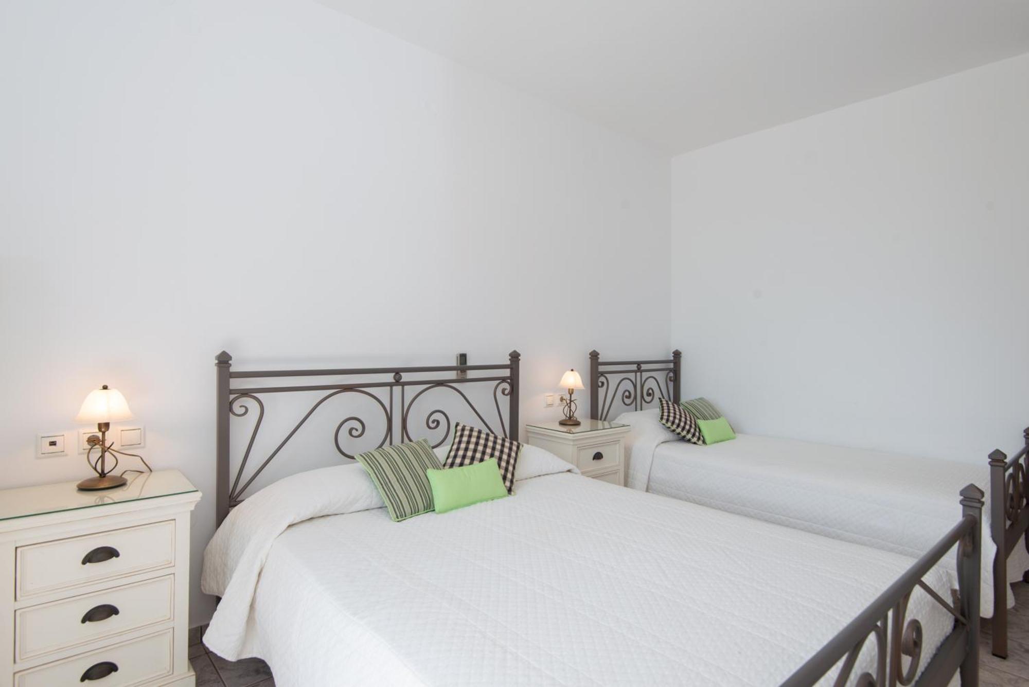 Hotel Efrosini Platis Gialos  Екстериор снимка